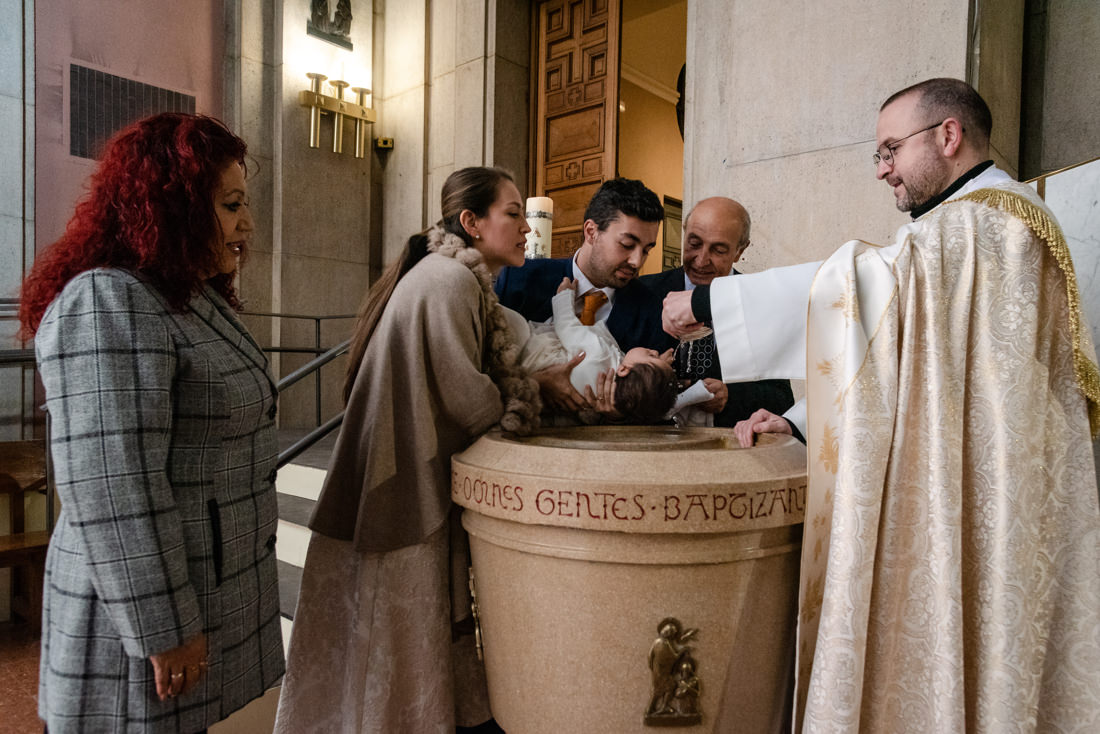 fotos de bautizo en la parroquia del santisimo cristo de la victoria